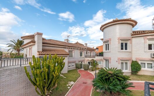 5Bedrooms Mediterranean Detached house for sale in El Albir